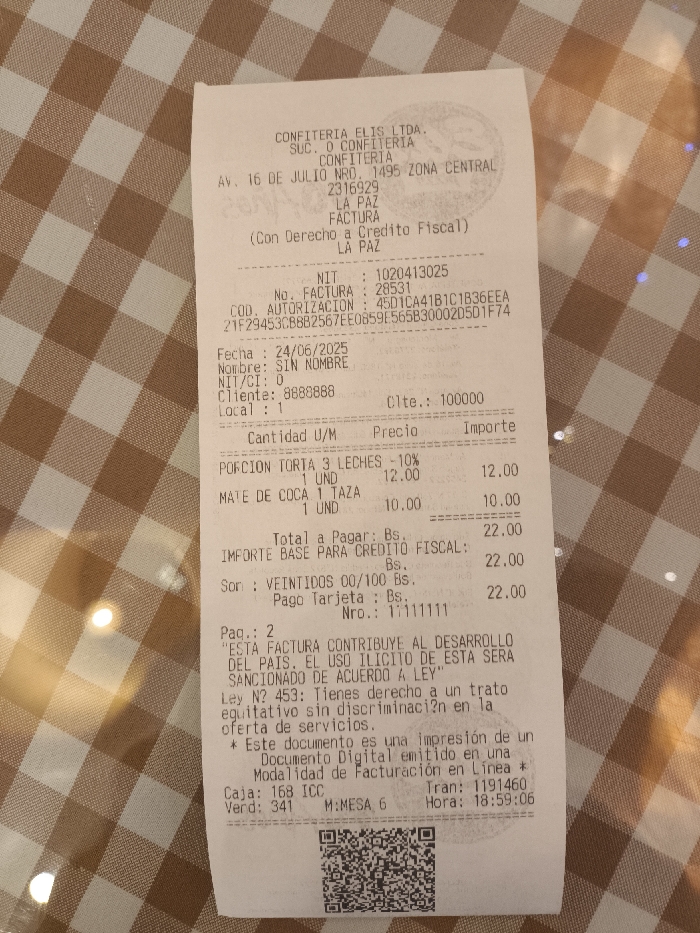 The image shows a receipt from Confiteria Elis LTDA in La Paz, Bolivia. It lists the address as Av. 16 de Julio NRO. 1495 Zona Central, with phone number 2316929. The receipt number is 28531, dated 24/06/2025. The total amount due is 22.00 Bs, covering "PORCION TORTA 3 LECHES" (12.00 Bs) and "MATE DE COCA 1 TAZA" (10.00 Bs). It includes the company's NIT number, authorization code, and a QR code. The receipt states that it contributes to national development and is compliant with Law N? 453, ensuring equitable treatment.
