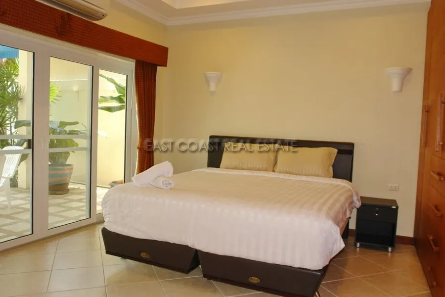 Majestic Residence photo 10