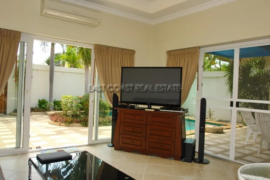Majestic Residence photo 9