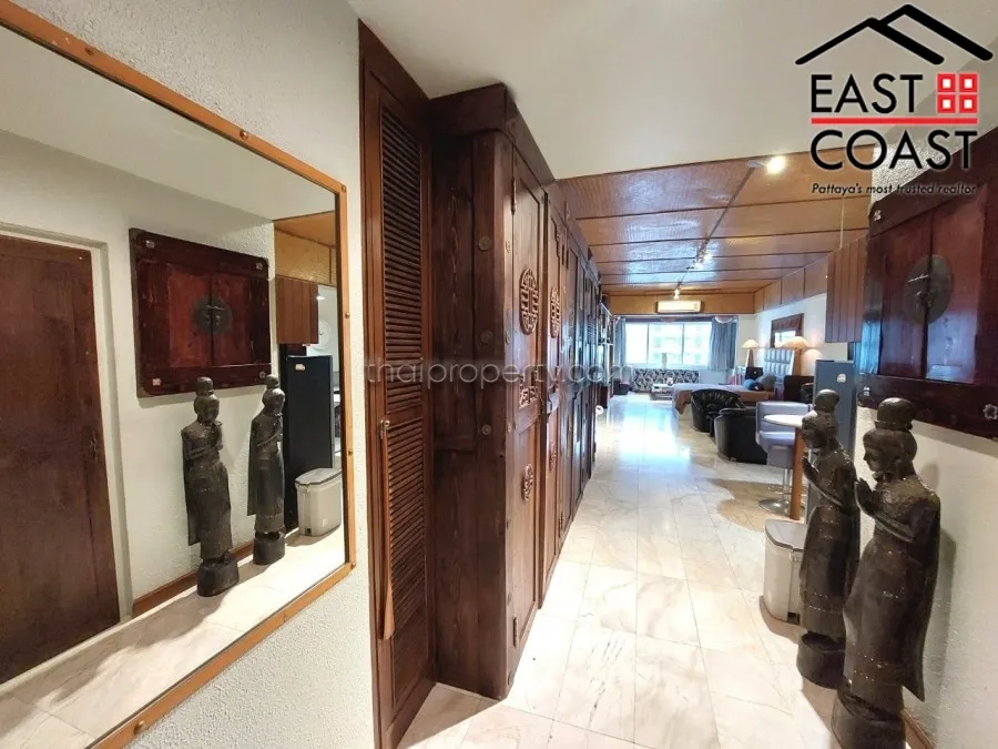 Jomtien Complex photo 3