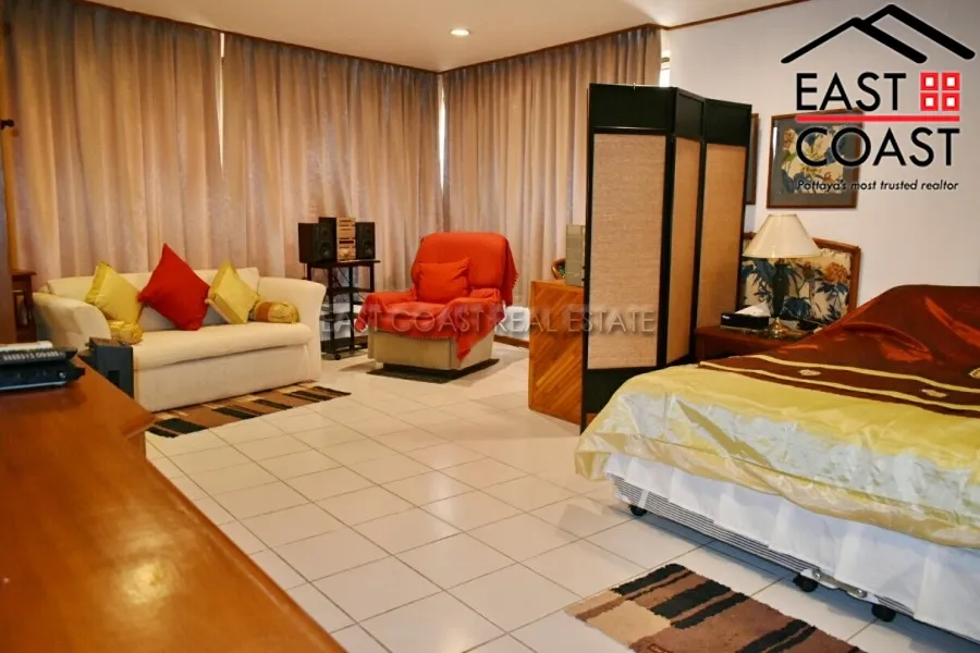 Jomtien Plaza photo 13