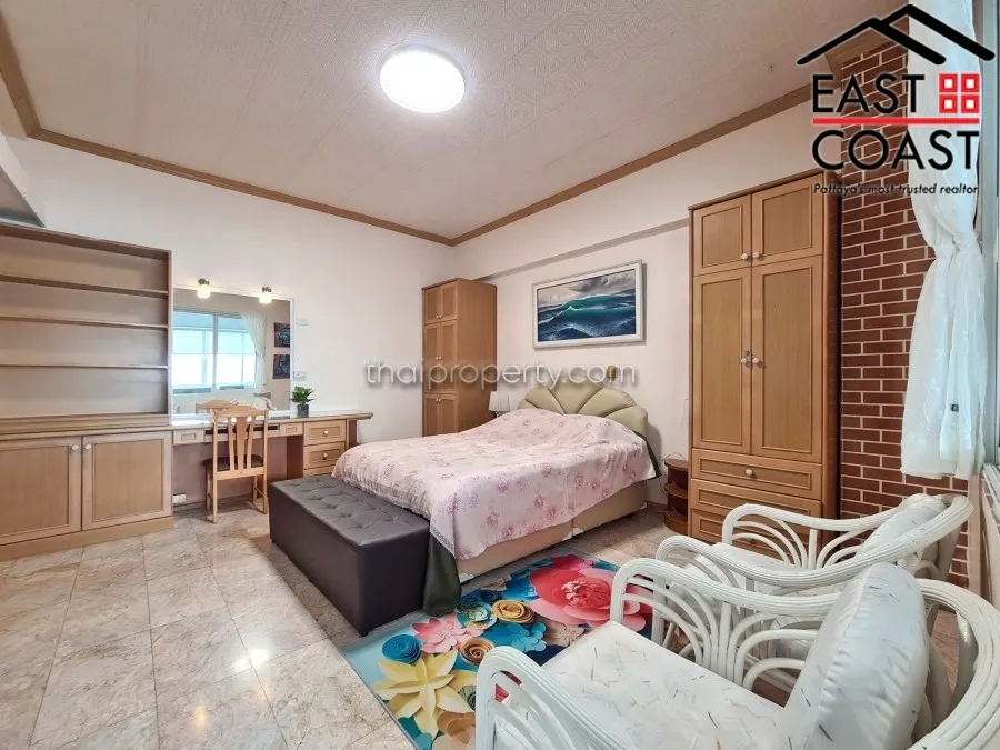 Jomtien Complex photo 20