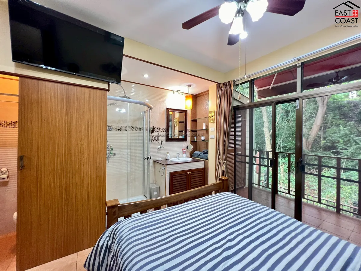 Renovated Two Bedroom at Dream Properties photo 11