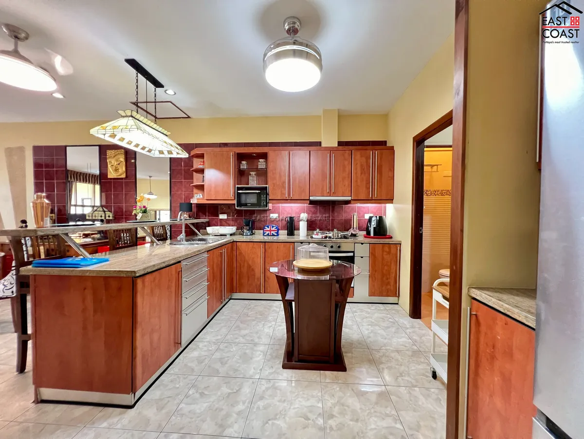Renovated Two Bedroom at Dream Properties photo 7