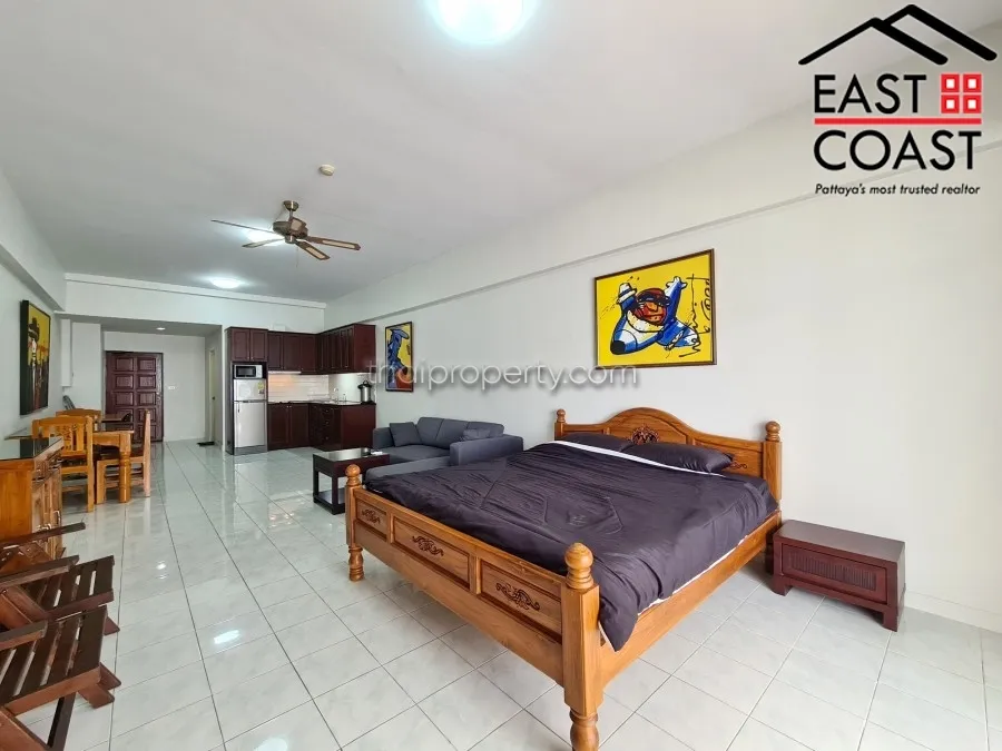 Jomtien Complex photo 7