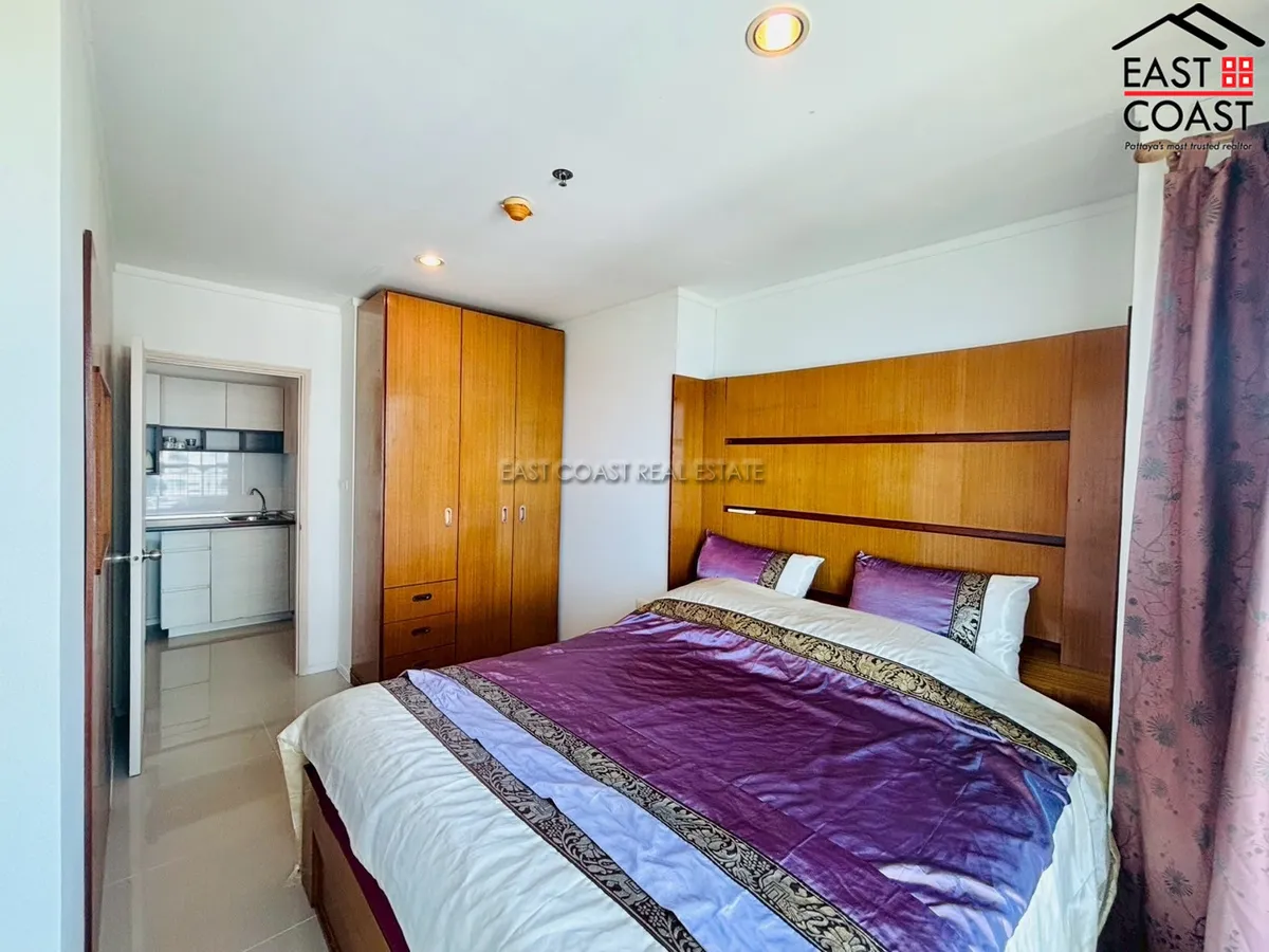 Lumpini park beach Jomtien photo 10