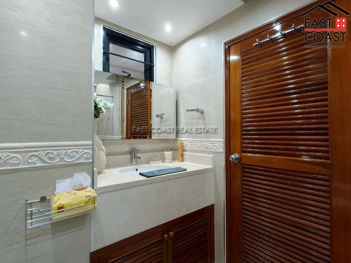 Jomtien Complex photo 7