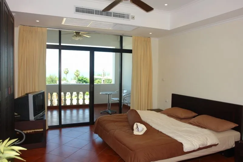 Jomtien Complex photo 5