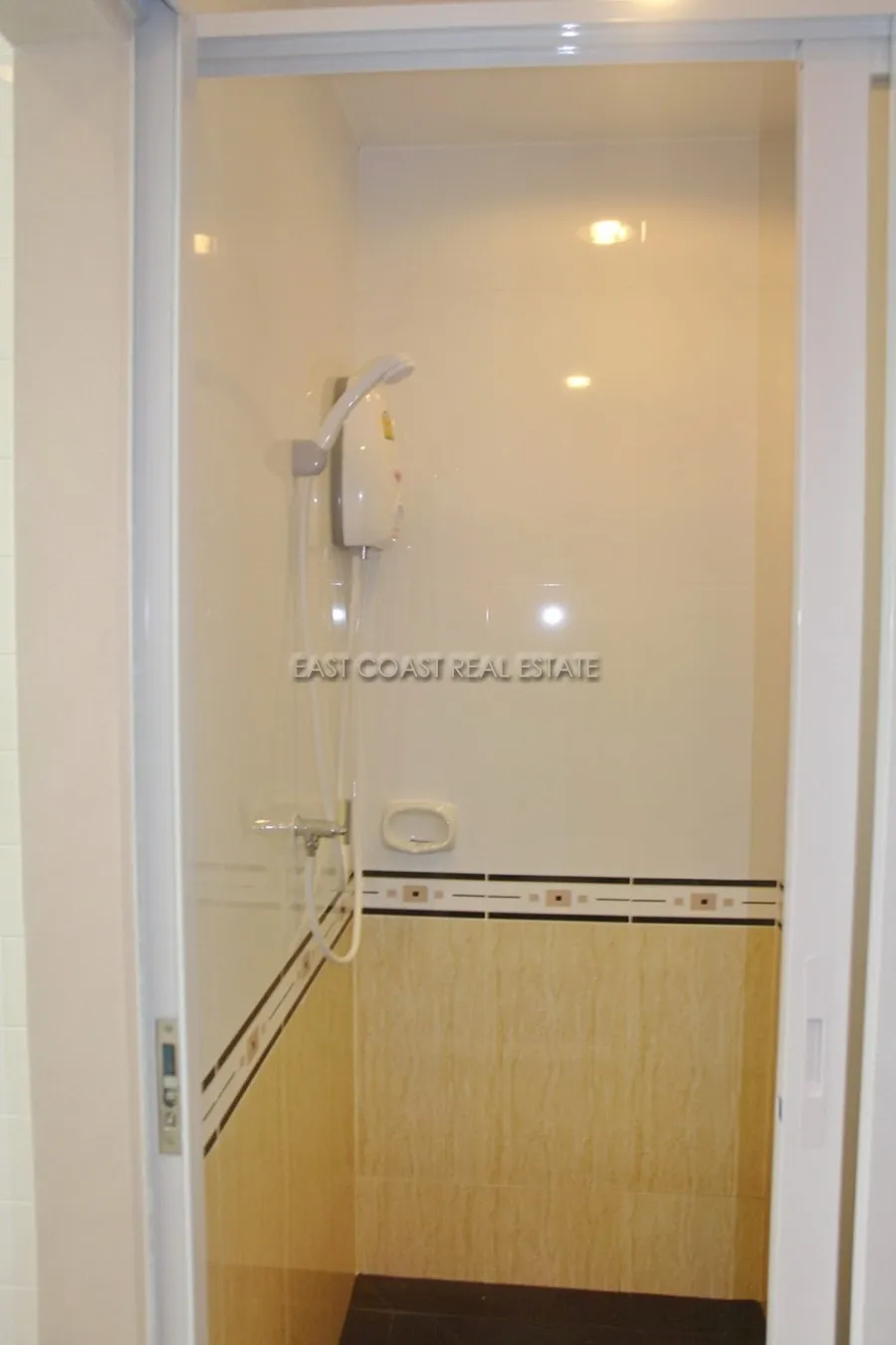 CC Condominium 1 photo 9