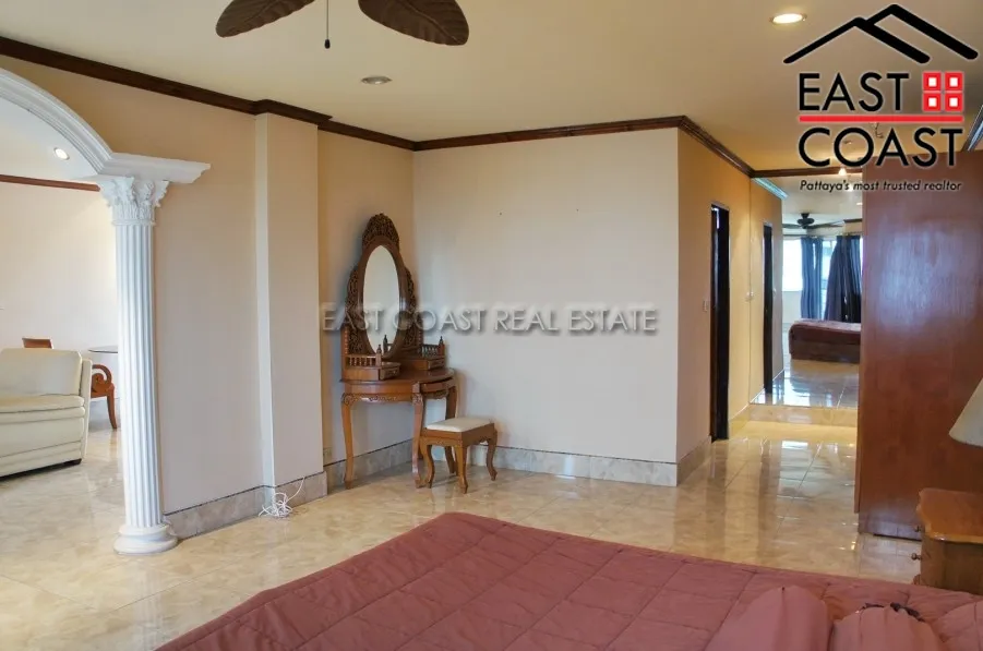 Somphong Condo photo 12