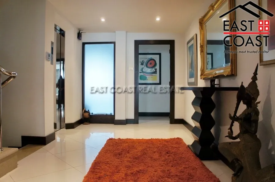 Luxury Apartment photo 21