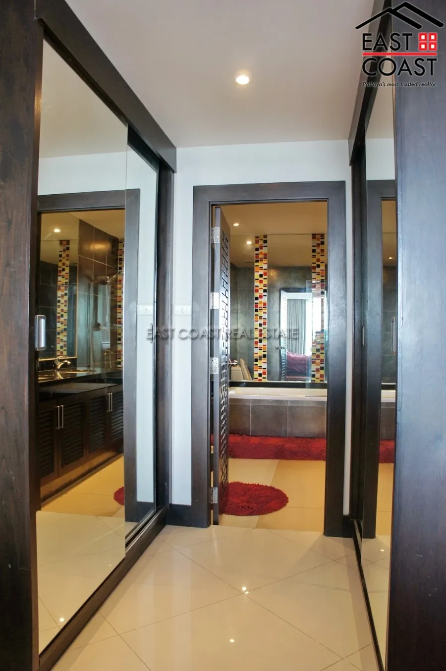 Luxury Apartment photo 26