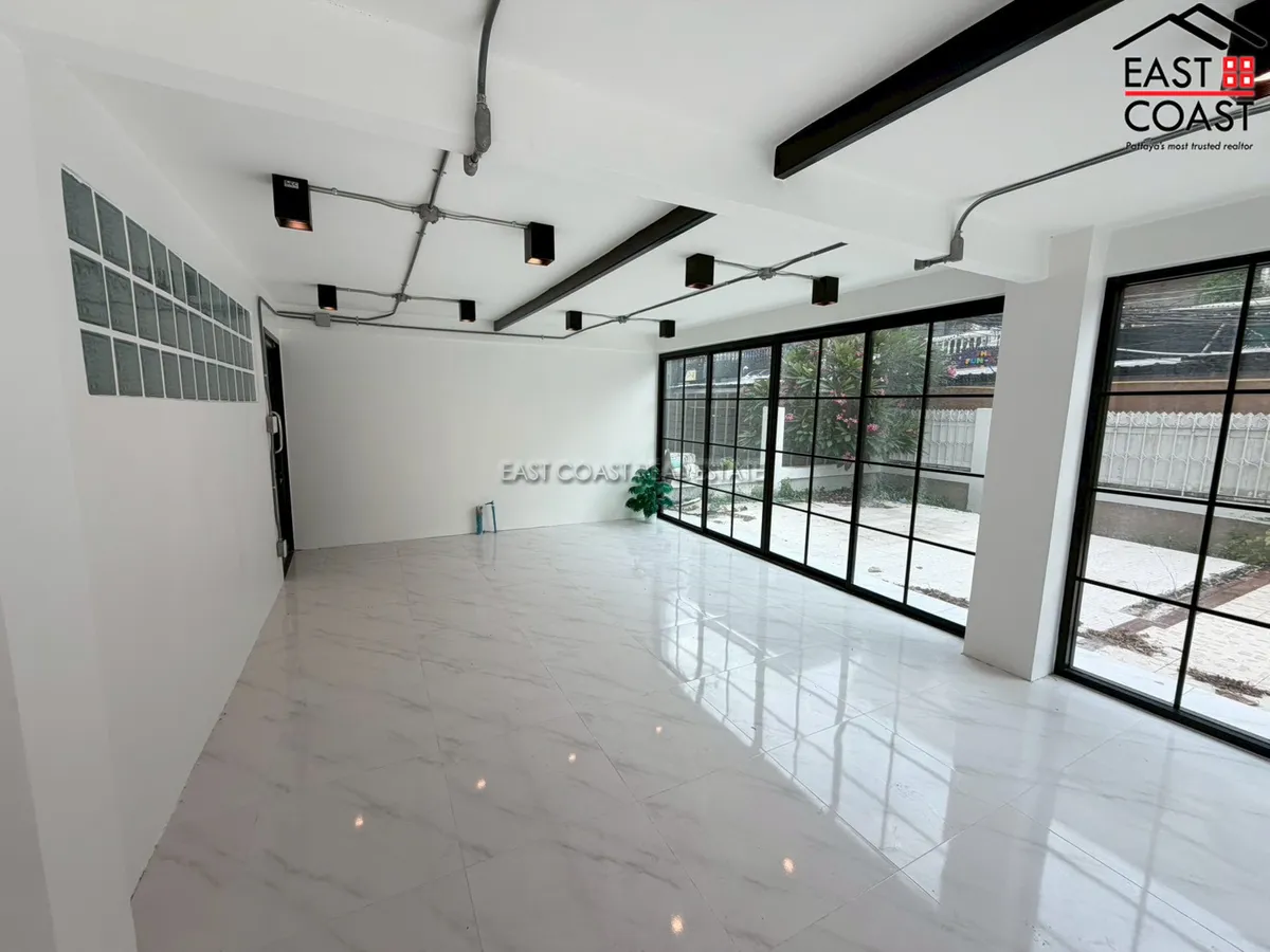 Office for rent at Jomtien Complex photo 8