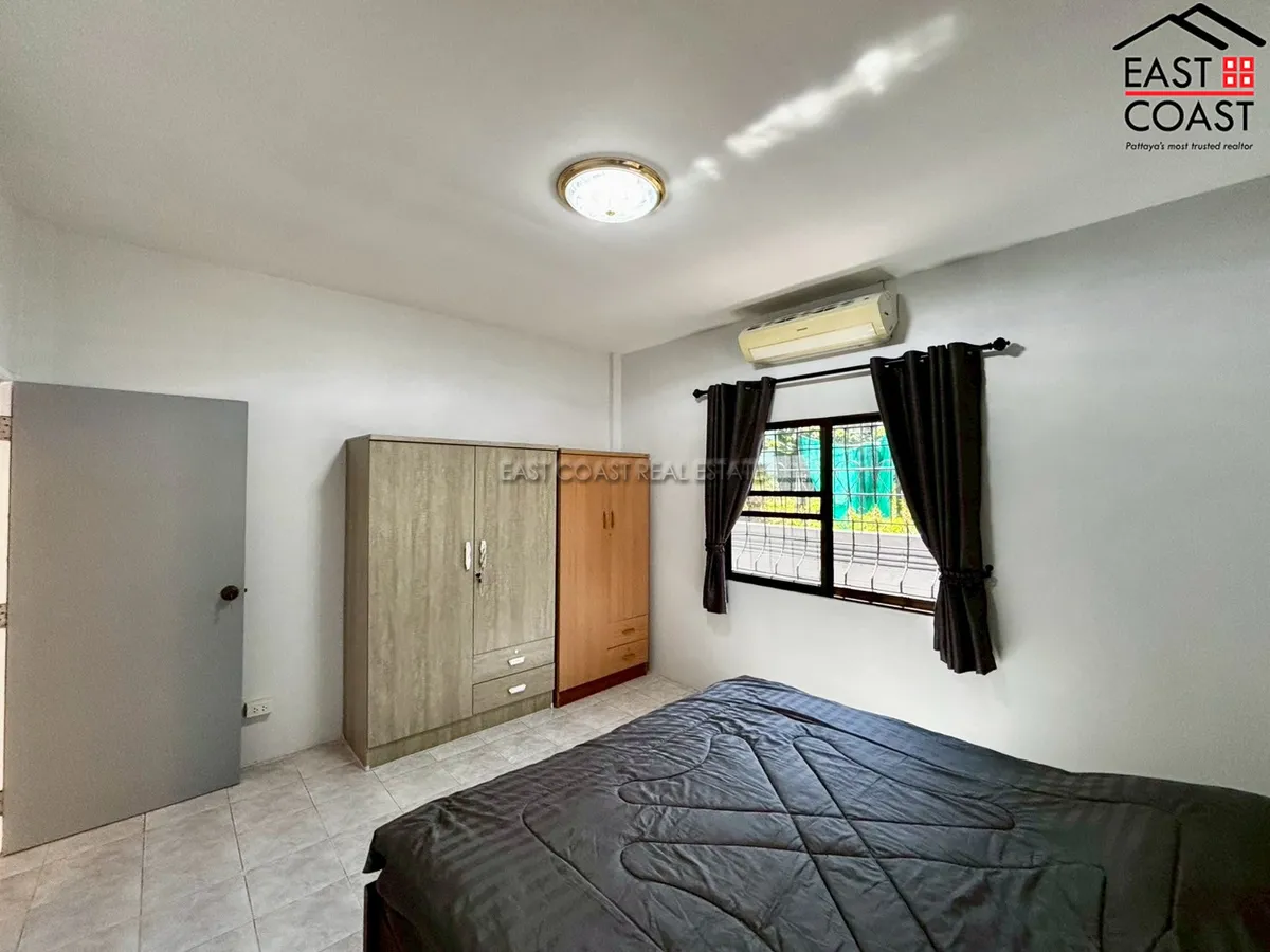 Royal Park Village photo 14