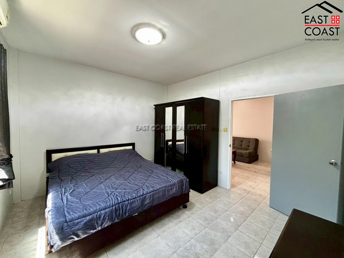 Royal Park Village photo 16
