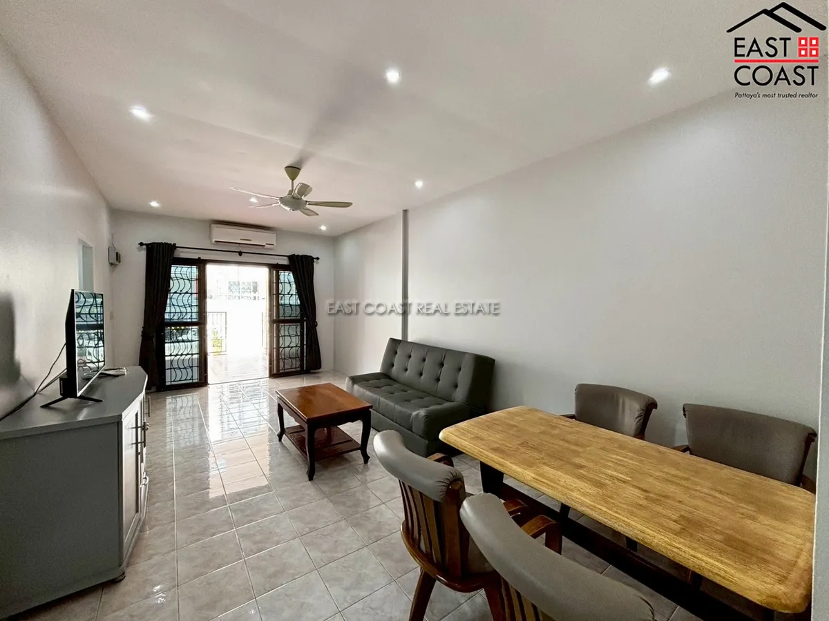 Royal Park Village photo 8