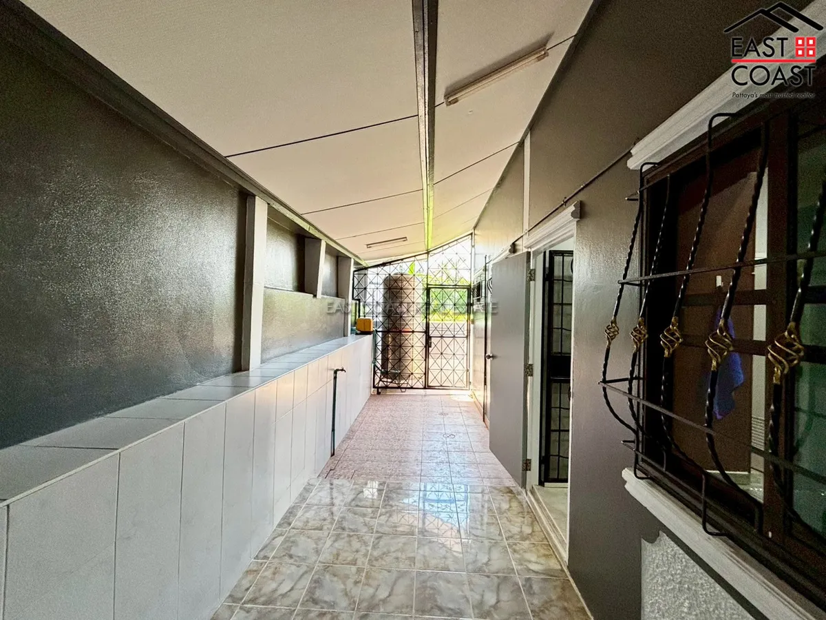 Royal Park Village photo 18