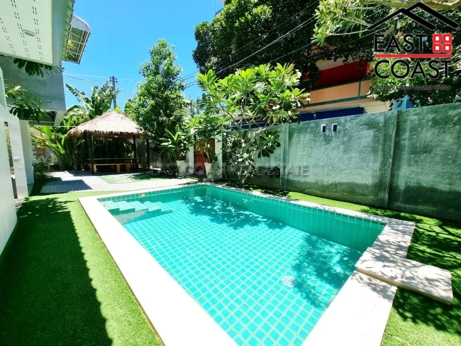 Private Pool Villa in Soi Naklua 16