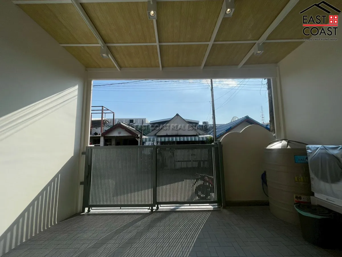 Newly renovated Townhouse in Center Pattaya photo 16