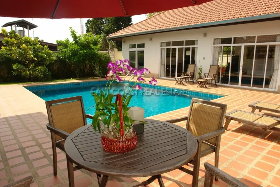 Private pool villa photo 13