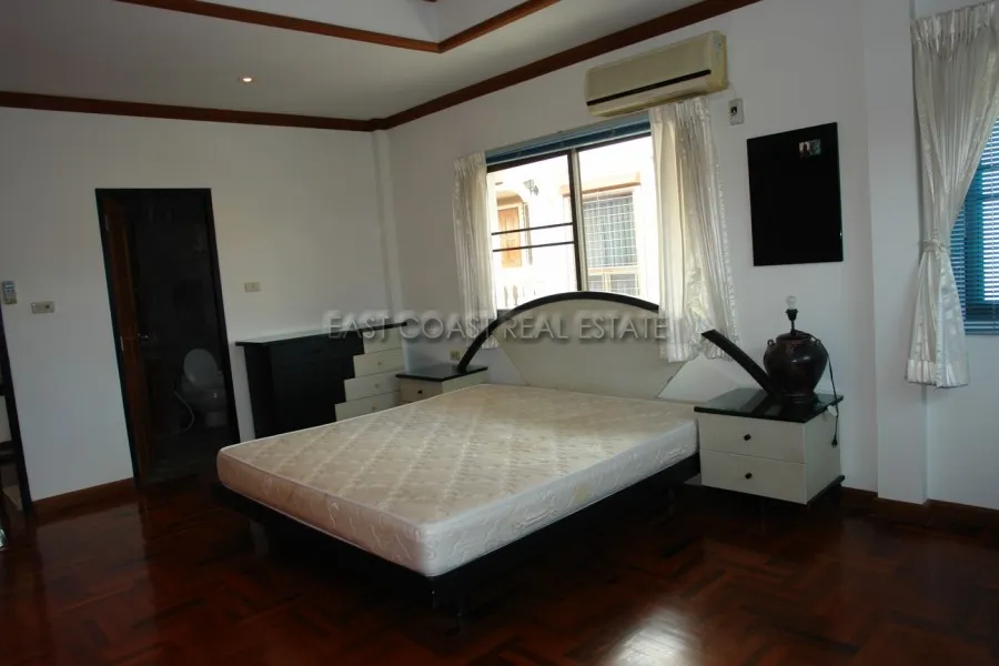 Country Club Villa photo 8