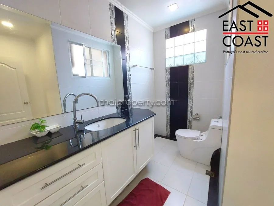 Country Club Villa photo 25