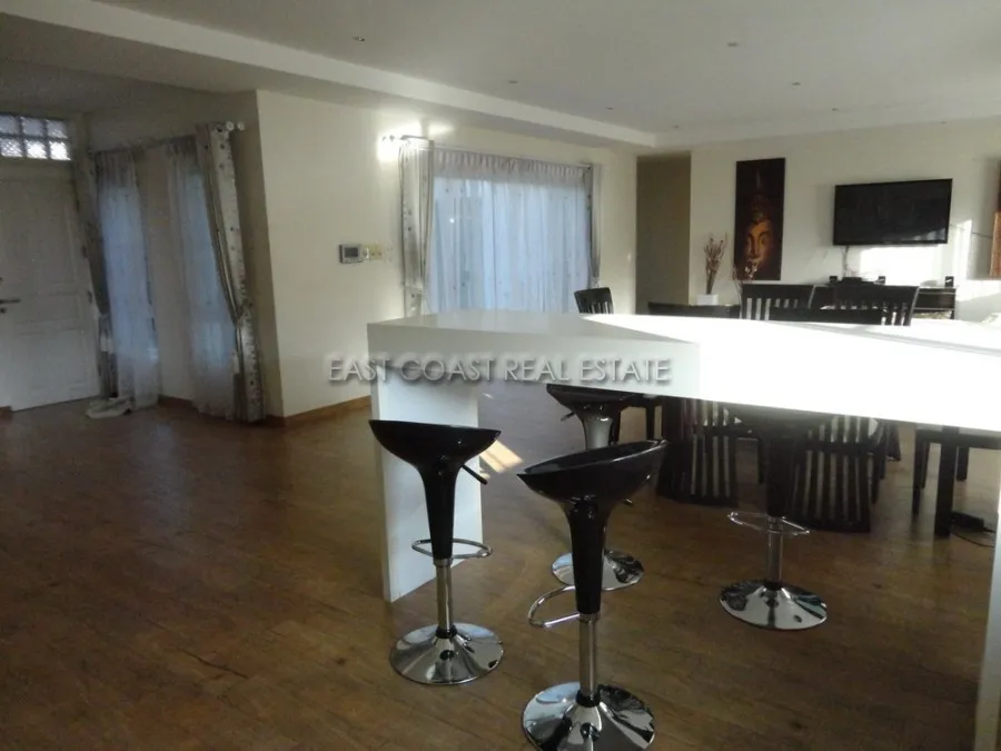 Na Jomtien Villa photo 11
