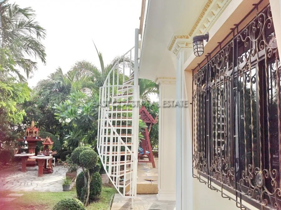 House in Soi Chaiyapruk 2 photo 6
