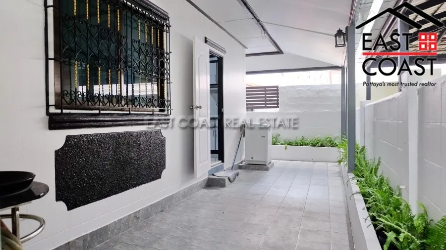 Royal Park Village photo 19