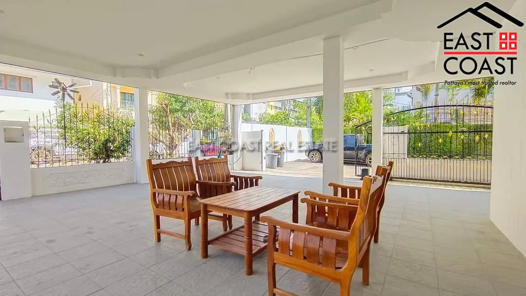 Royal Park Village photo 3