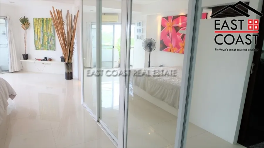 Royal Beach Condotel photo 34