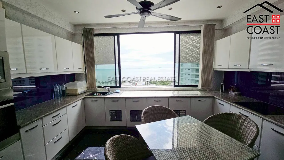 Jomtien Complex photo 7