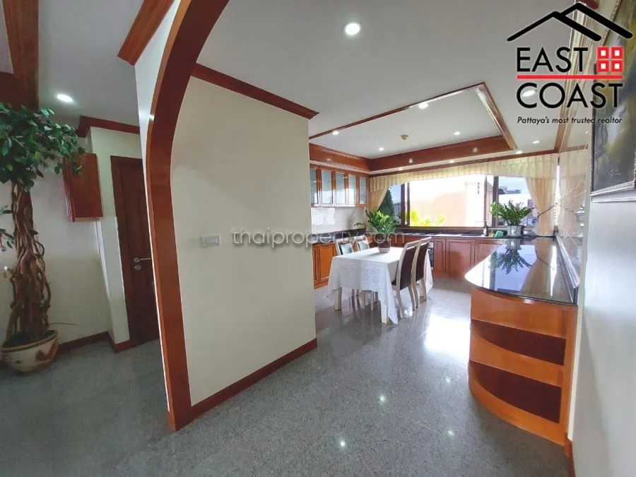 Jomtien Plaza photo 7