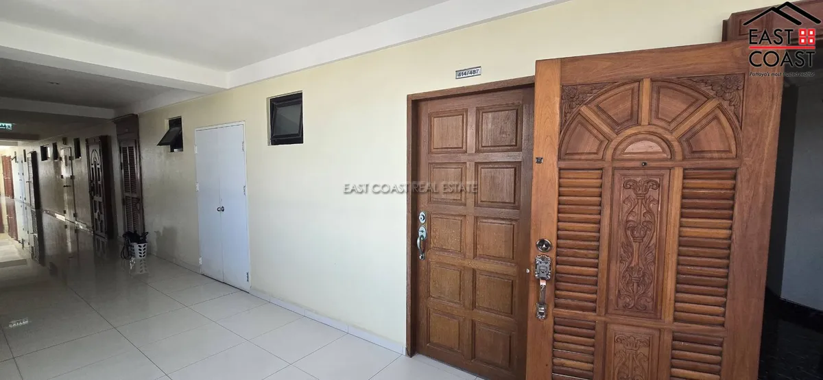 Jomtien Complex photo 5