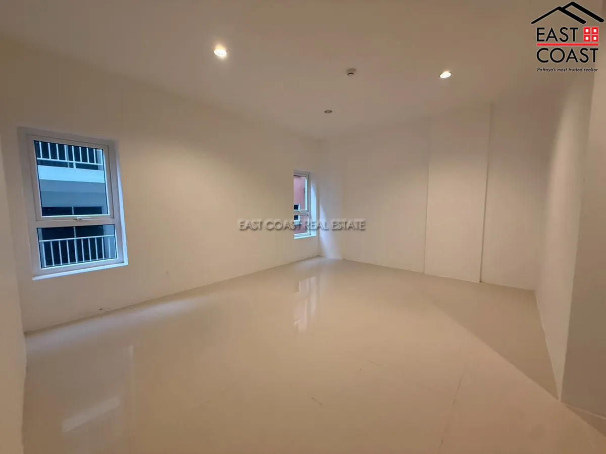 Residential Condominium Building + office rooms photo 12