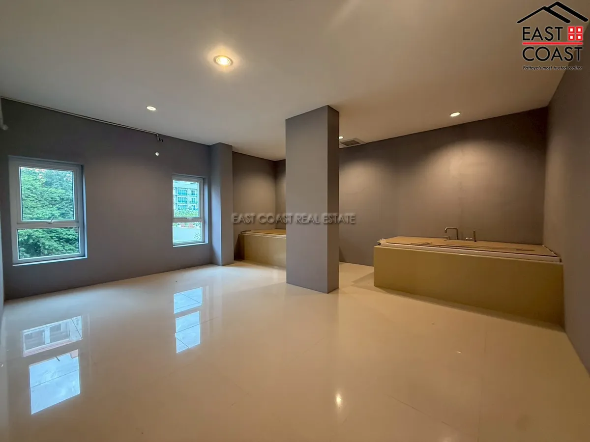 Residential Condominium Building + office rooms photo 30