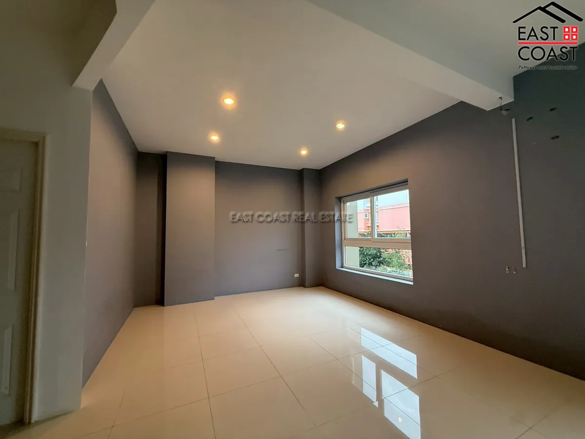 Residential Condominium Building + office rooms photo 32