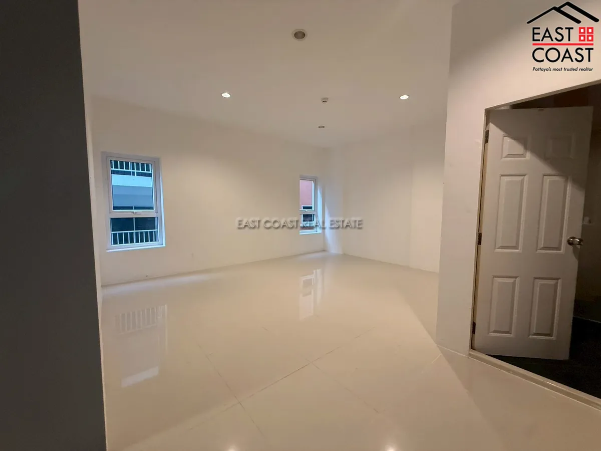 Residential Condominium Building + office rooms photo 37
