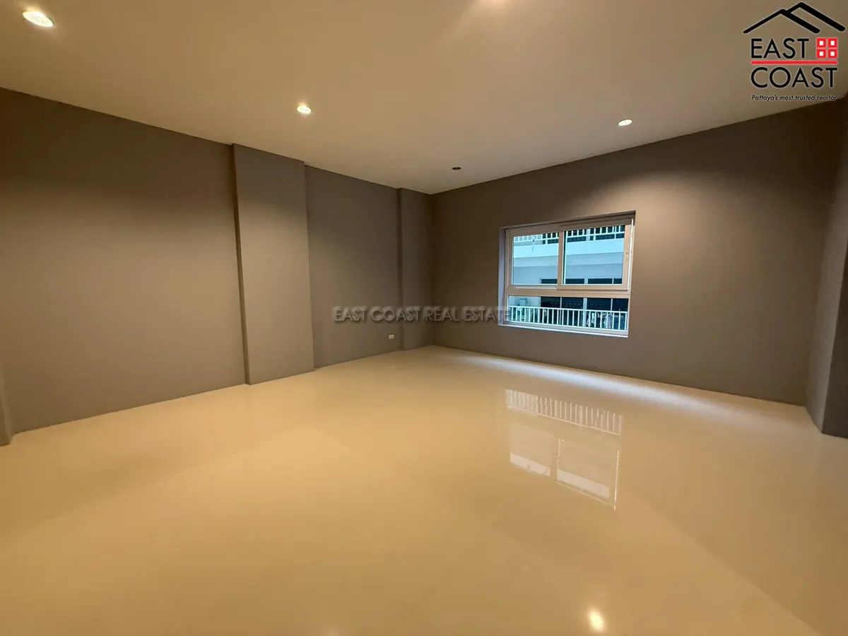 Residential Condominium Building + office rooms photo 40