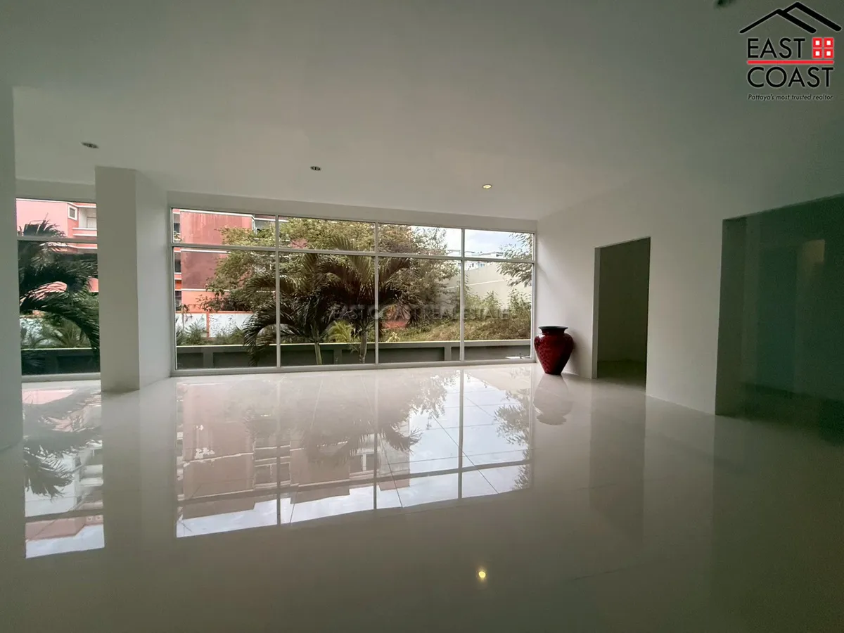 Residential Condominium Building + office rooms photo 43