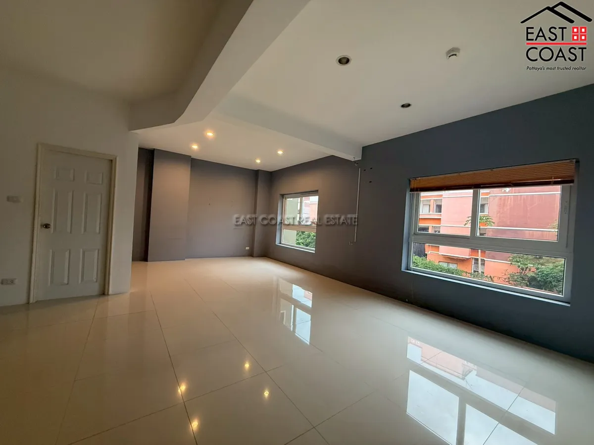 Residential Condominium Building + office rooms photo 53