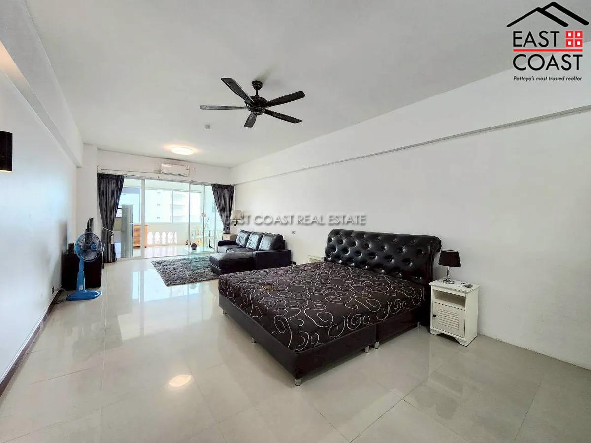 Jomtien Complex photo 3
