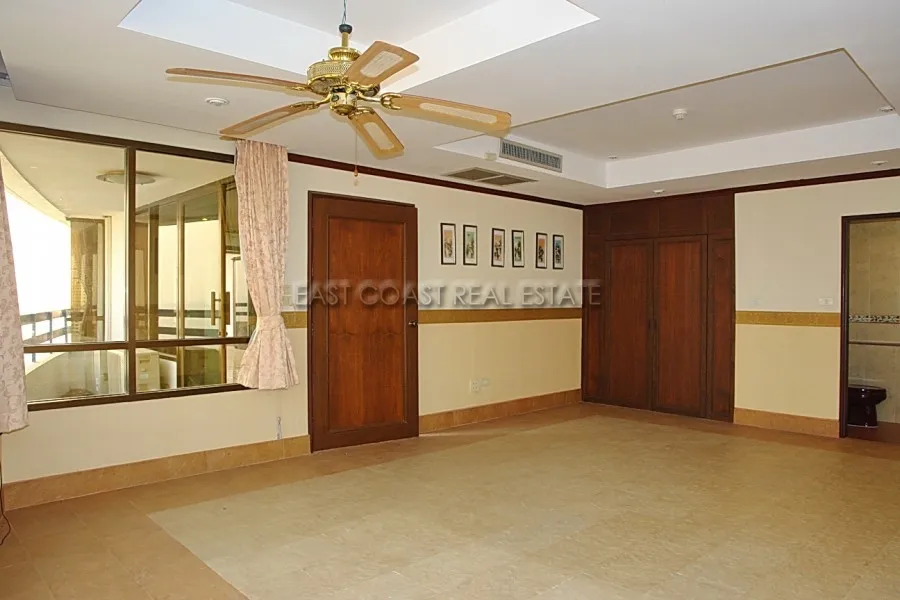 Jomtien Plaza photo 6