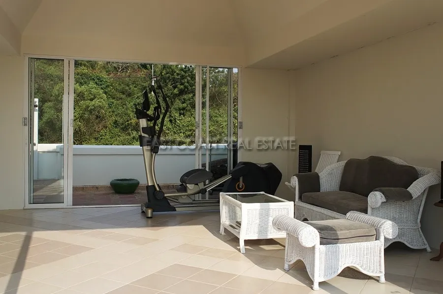 Westbury Apartments photo 3