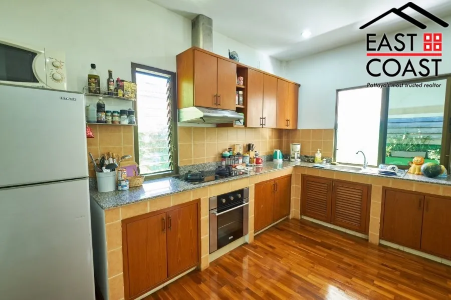 Pattaya Land and House photo 14