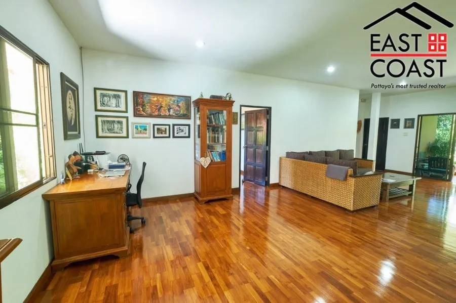 Pattaya Land and House photo 9