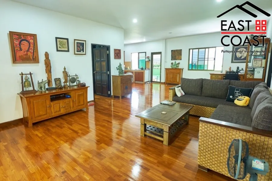 Pattaya Land and House photo 8