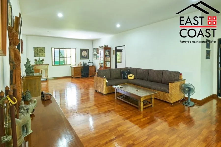 Pattaya Land and House photo 7