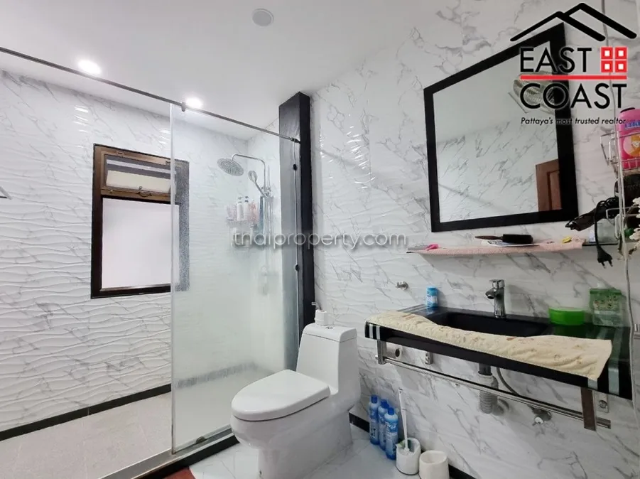 Pattaya Land and House photo 14