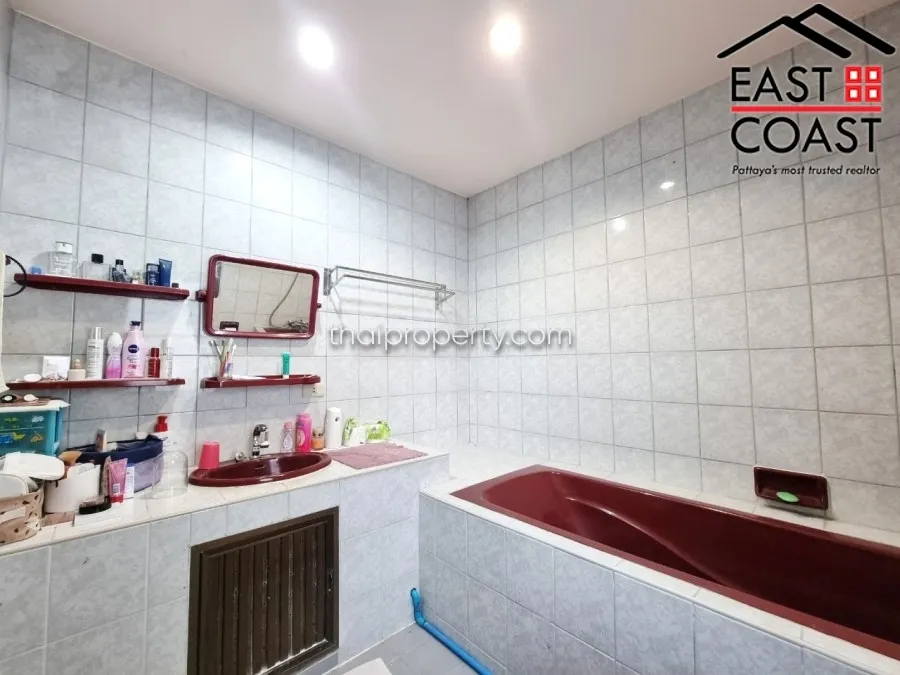 Pattaya Land and House photo 11